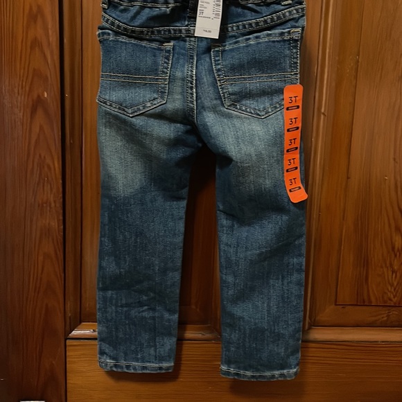 The children place - Picture 2 of 5